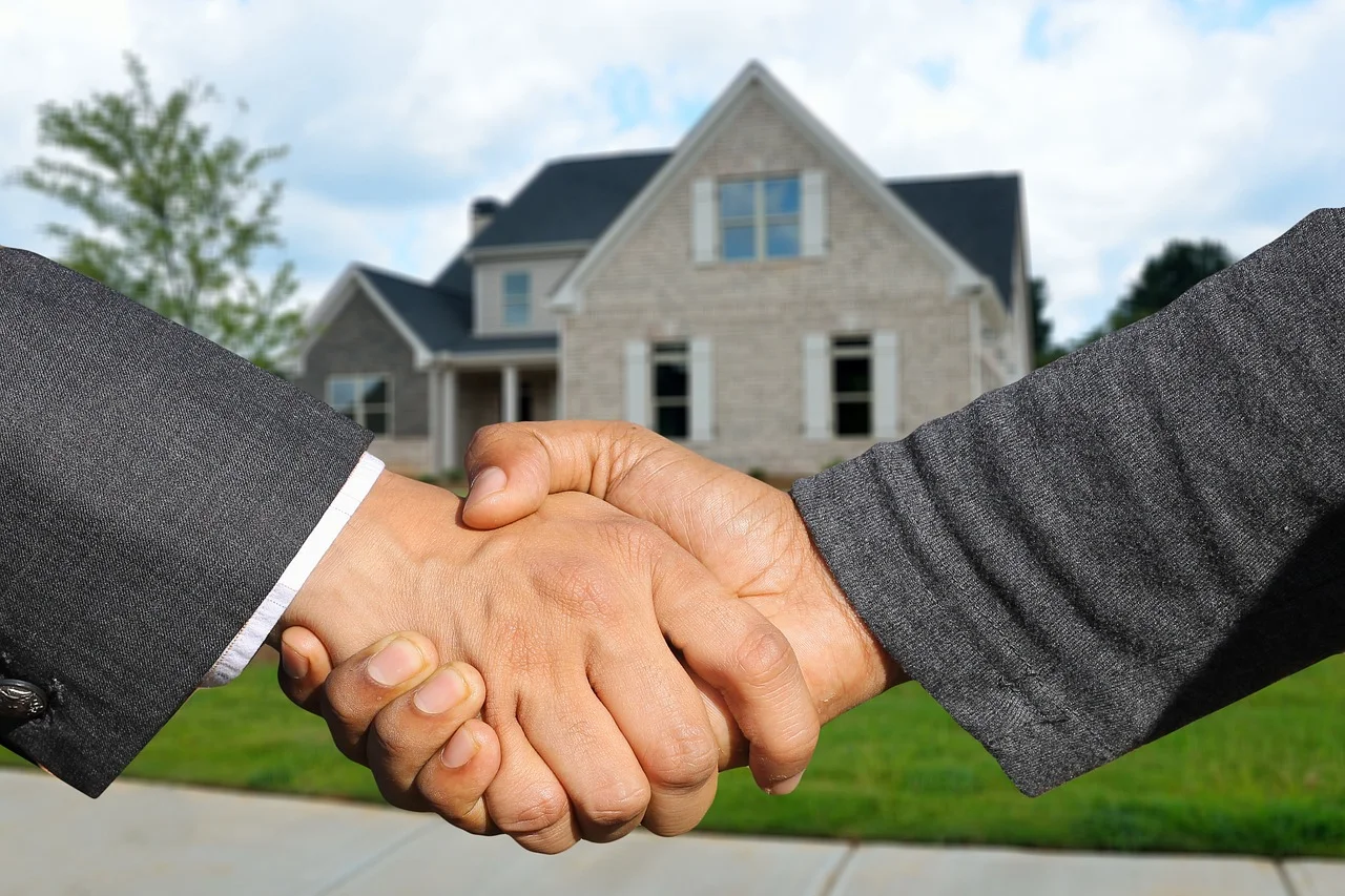 Devenir courtier immobilier salarié ou mandataire ?